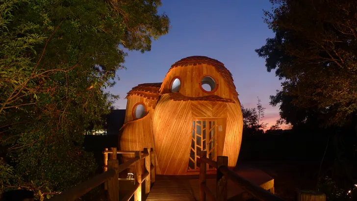 Verblijf gratis in deze uilvormige chalet in Frankrijk