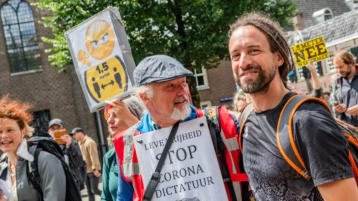 Banken blokkeren rekeningen van antivaxers en activisten