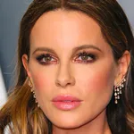 Actrice Kate Beckinsale is kritiek op uiterlijk zat en snoeit 'haters' de mond