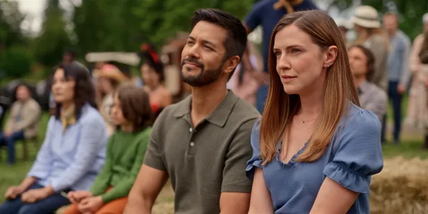  Marco Grazzini (Mike) en Sara Canning (Victoria) 