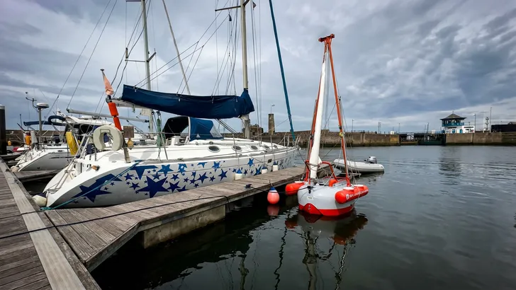 Brit waagt oceaanoversteek in boot van één meter