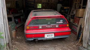 Na achttien jaar dienst als wasbeer-toilet krijgt deze iconische Honda CRX de ultieme verdiende schoonmaakbeurt