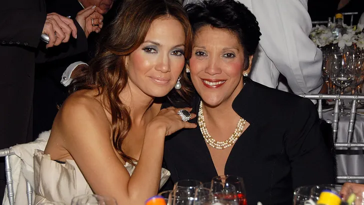 Jennifer Lopez: 'Mijn moeder kon rake klappen uitdelen'-