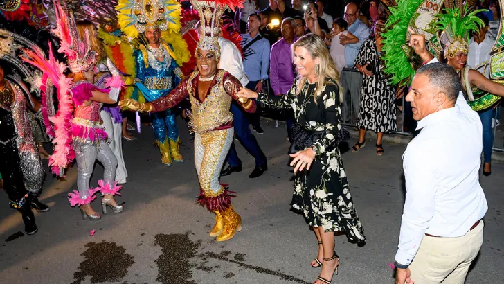 Koning Willem Alexander, Koningin Maxima en Prinses Amalia Bezoeken Bon Bini Festival op Aruba