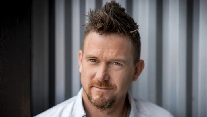 Dit is de onbekende broer van Johnny de Mol