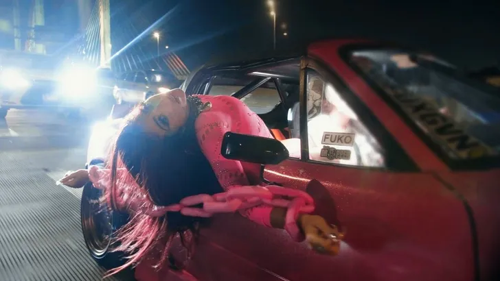 Madonna's dochter Lola gaat de muziek in, provoceert in stijl