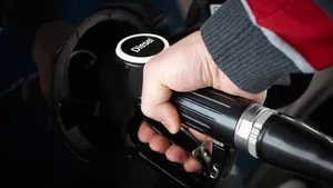 Dieselprijs evenaart record uit 2022 en stijgt sneller dan benzine