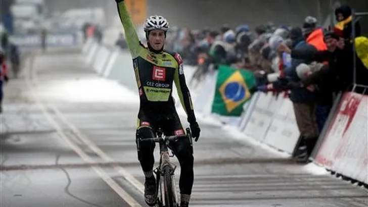 Caubergcross prooi voor Bina