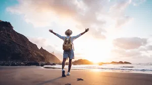 Dit is waarom steeds meer mensen extreem vroeg opstaan tijdens hun vakantie.