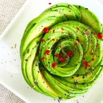 Deze roos van avocado is de eyecatcher op je brunch-tafel