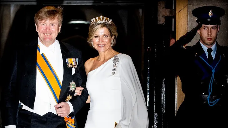 Oranjes: tiara's, oorbel-ongelukjes en Lemmer