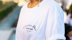 Vrouw met stijlvolle look.