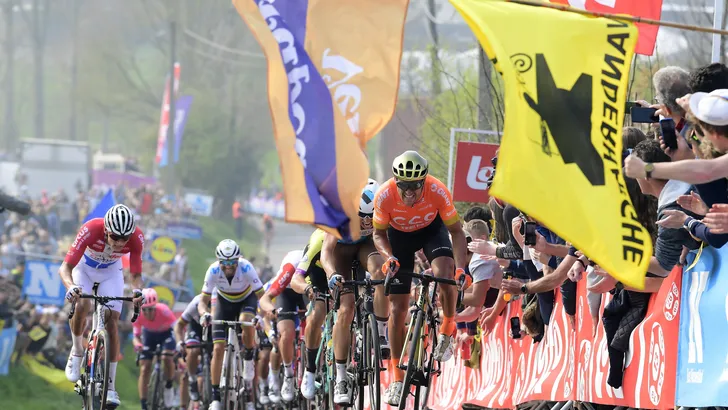 Veel veiligheidsmaatregelen rondom Ronde van Vlaanderen: 'Beleef de koers thuis'