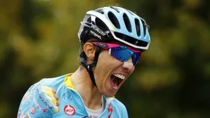 Diego Rosa wint na een solo van ruim 125 kilometer de vijfde rit in het Baskenland