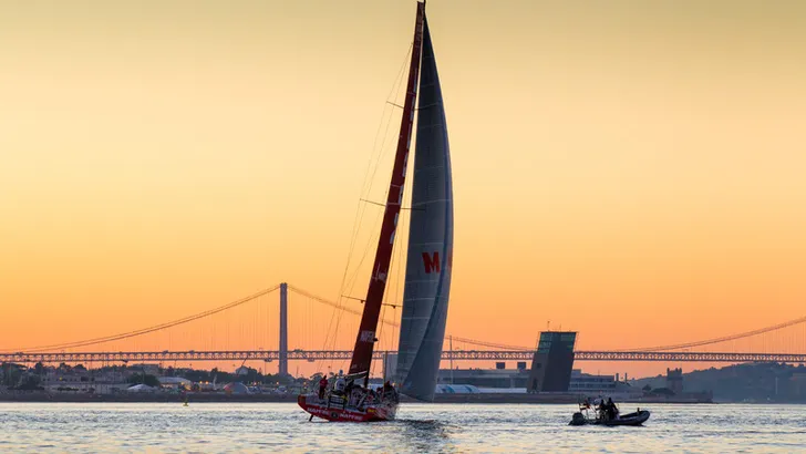 May 27, 2015. Leg 7 arrivals in Lisbon; MAPFRE arrives in second place.