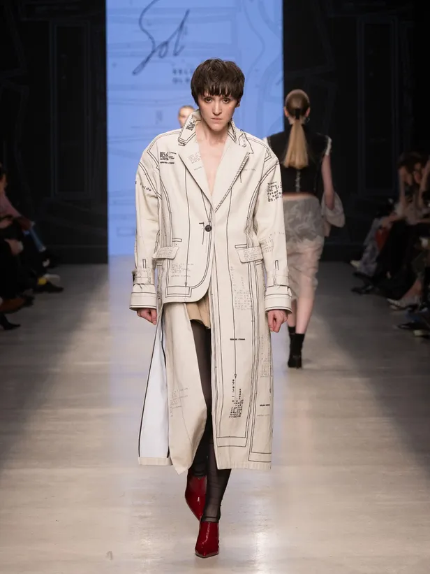 Sol Selivanova Olga op de Moscow Fashion Week