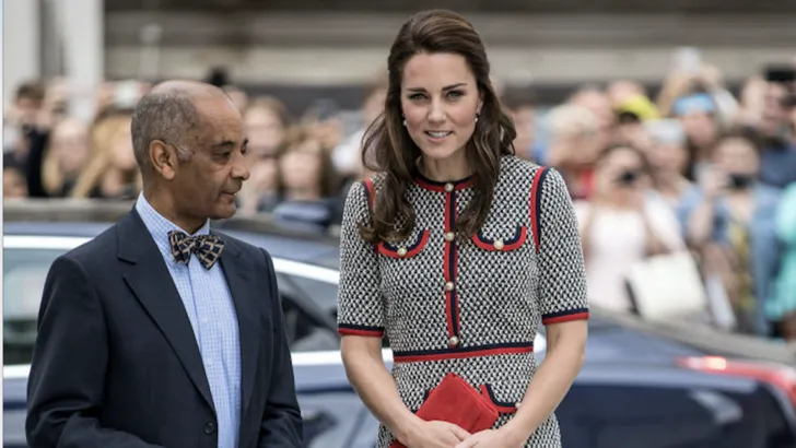 Internet gaat los: Kate Middleton's knie lijkt op dít tekenfilmfiguur