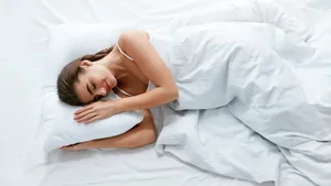 In déze houding spoelen je hersenen Alzheimer-eiwitten het beste weg - volgens onderzoekers