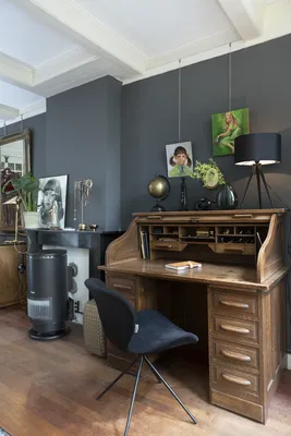 Het huis staat vol met eigen ontwerpen, zoals de OMG-stoel van Zuiver