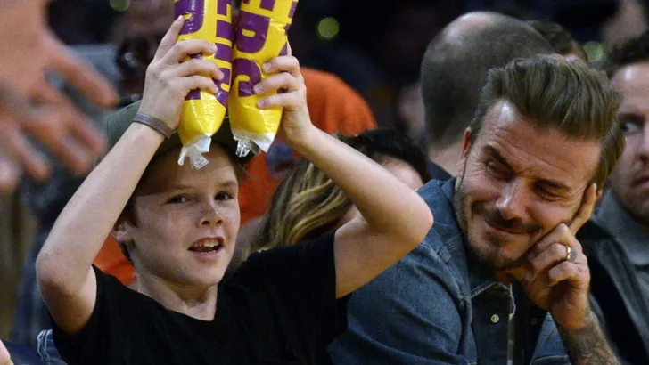 David en Victoria Beckham trots op zangtalent zoon