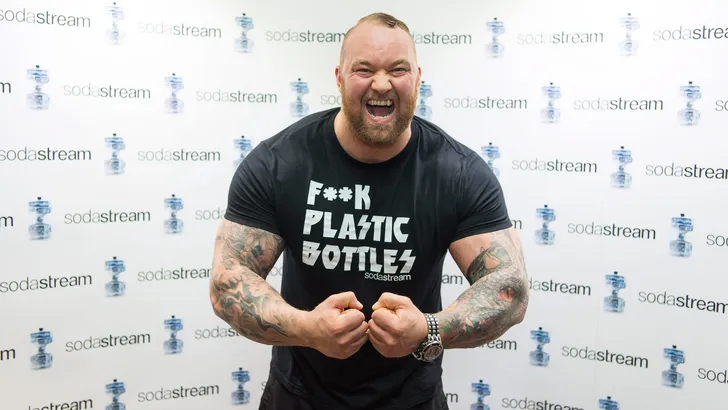 Game of Thrones-acteur op internet aangevallen vanwege kleine vriendin