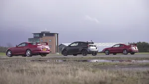 VIDEO: Toyota GR Yaris vs de '90s