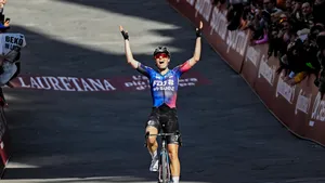 vollering wint strade bianche