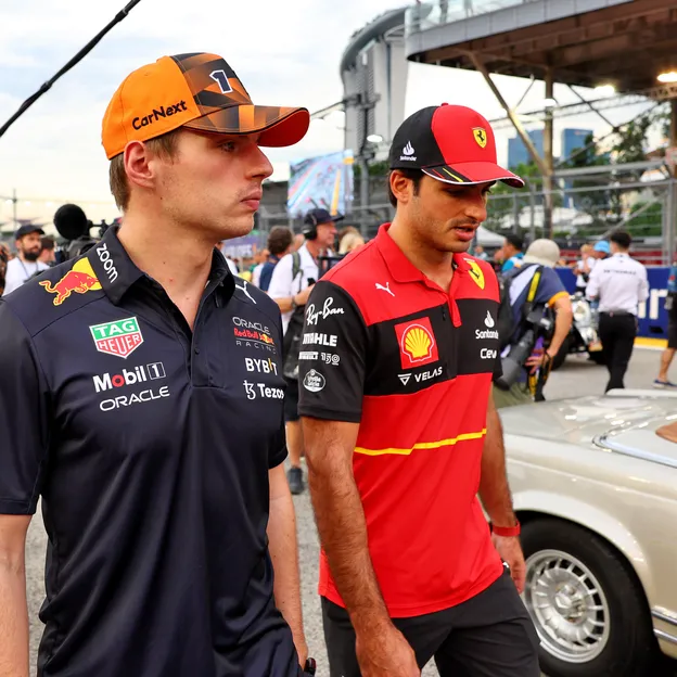 Max Verstappen en Carlos Sainz uit de Formule 1