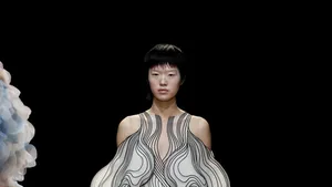 Iris van Herpen presenteert haar Haute Couture collectie 'Shift Souls'