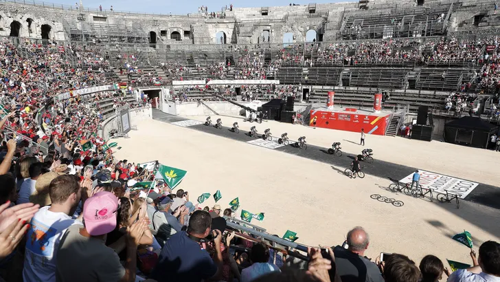 Vuelta in beeld: de eerste gevechten in Nîmes
