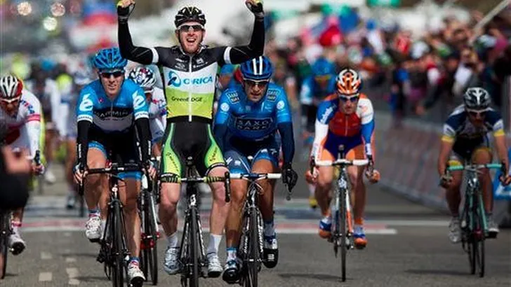 Goss boekt Giro-ritzege na tumultueus slot (video)