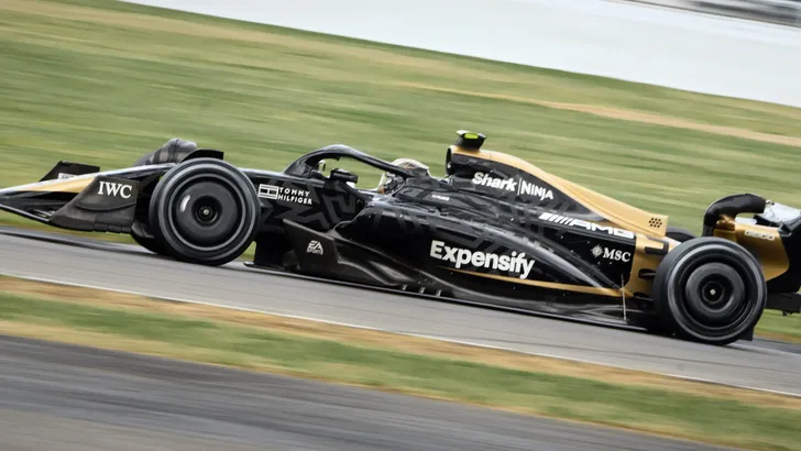 Bizar: Brad Pitt's Formule 1-auto gaat 263 kilometer per minuut