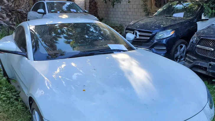 Tuin vol supercars in beslag genomen in Californië (€2 miljoen)
