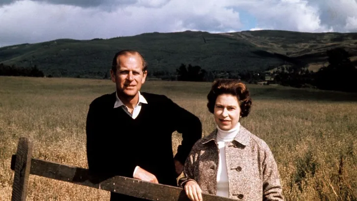Lief filmpje: Queen en kleinkinderen op Balmoral