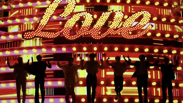 Screenshot BTS "Boy With Luv"