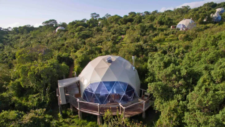 Dit wil je: slapen in over-the-top luxe boomhutten
