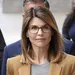 Lori Loughlin en Felicity Huffman voor de rechter, maar zeggen geen woord