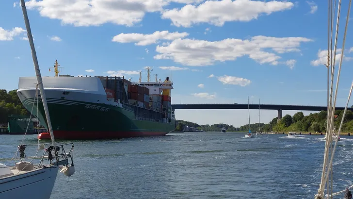 Drukte in het Kielerkanaal