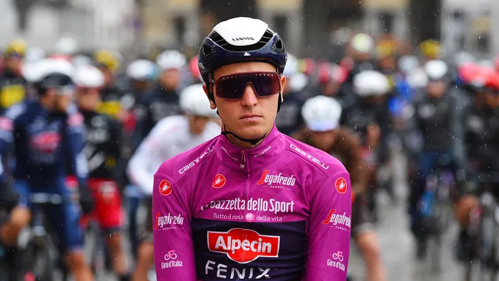 Vermoeide Tim Merlier verlaat Giro d'Italia: 'Voor nu de beste keuze'