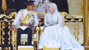 Prins Abdul Mateen en prinses Anisha van Brunei vieren eerste huwelijksjubileum – foto van bruidspaar uit januari 2024.