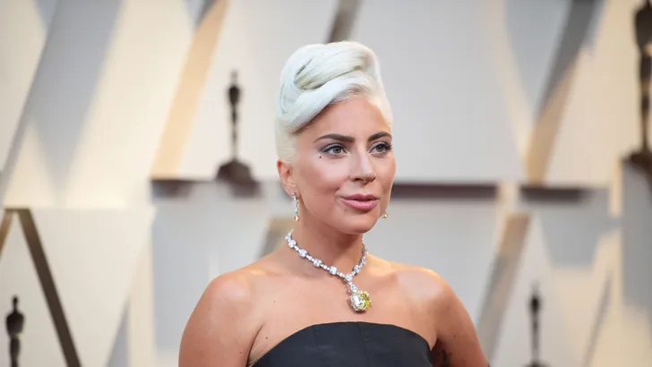 Lady Gaga draagt juweel van 30 miljoen bij Oscars