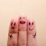 three smiling fingers that are very happy to be friends