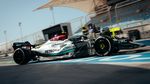 Mercedes runt radicale sidepod-loze W13 in Bahrein