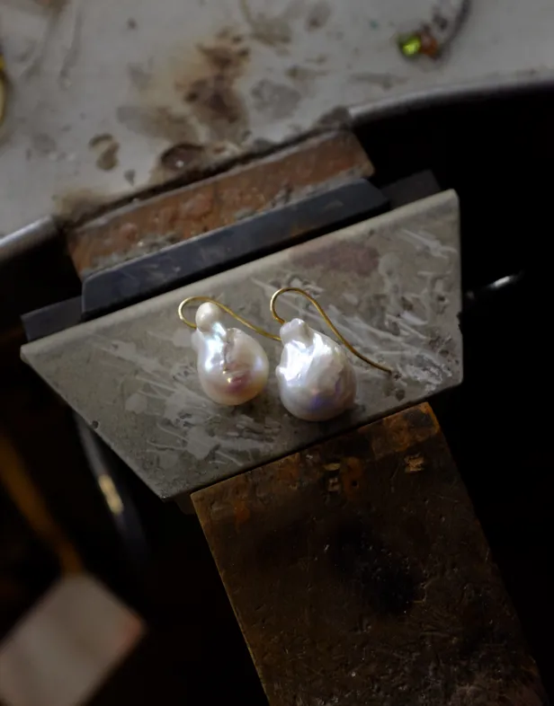 De Chunky Pearl-oorbellen van Atelier Vinå - €225