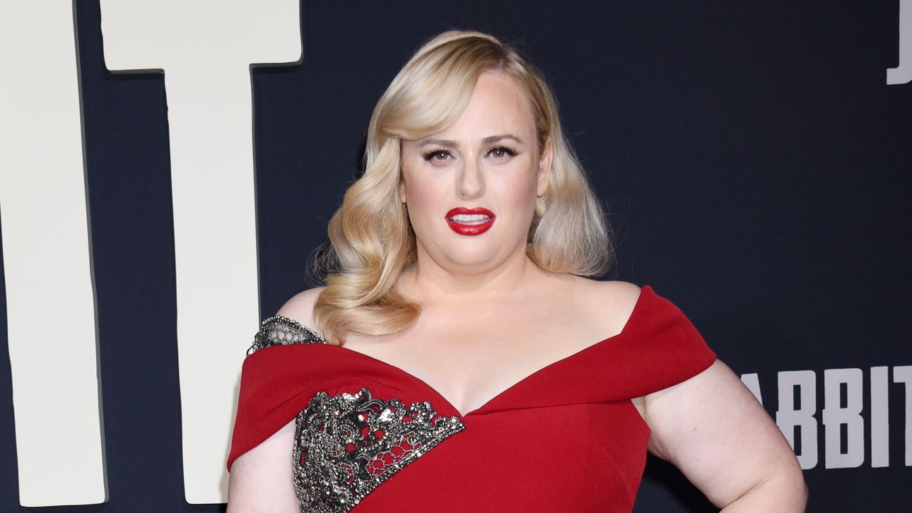 Rebel Wilson pronkt met lichaam op Instagram nadat ze 18 ...