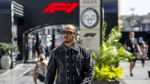 Hamilton haalt FIA onderuit: 'Hoe kun je de sport vertrouwen?' 