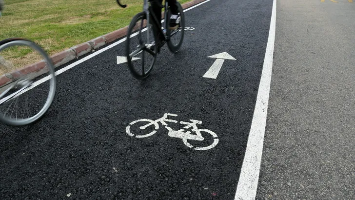 foto van een fietspad, dat je bij een fietsvakantie kan tegenkomen