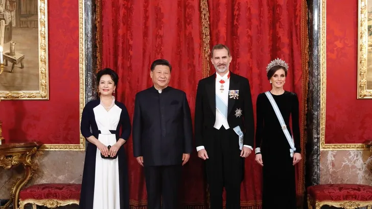 Loopy Letizia showt bling bij staatsbanket