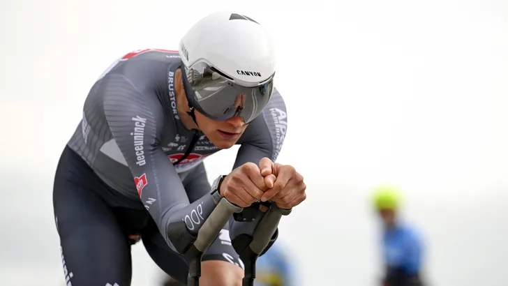 mathieu van der poel rijdt tijdrit dauphiné