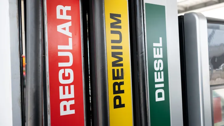 Brandstofexpert veegt claims over benzine van tafel: ‘Het is een groot marketingverhaal’